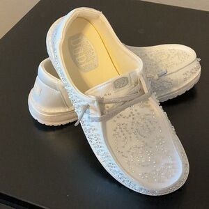 HEY DUDE BRIDAL PEARL SHOES/ 6